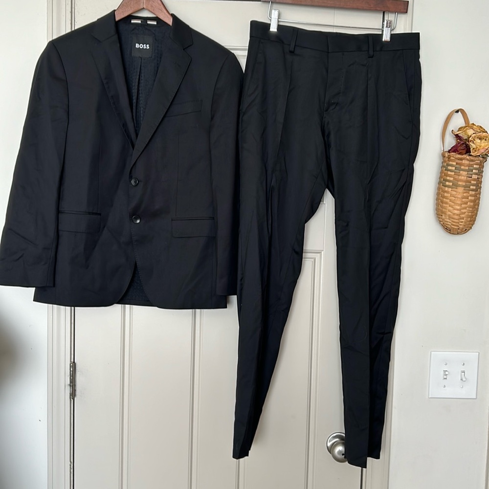 Boss Virgin Wool Suit 36S